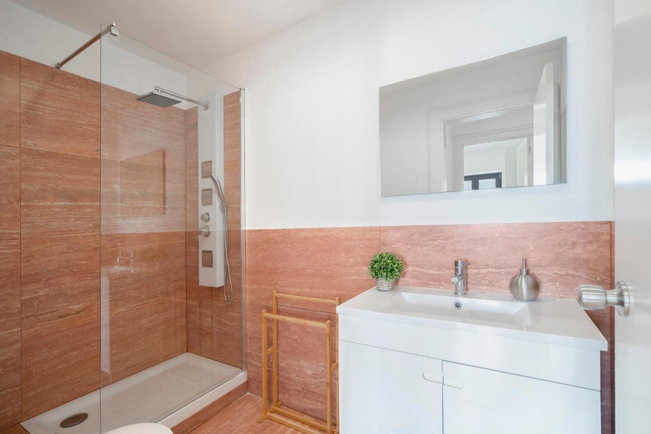 Warm And Cozy Parquet Flooring Apartment In Almada Bagian luar foto