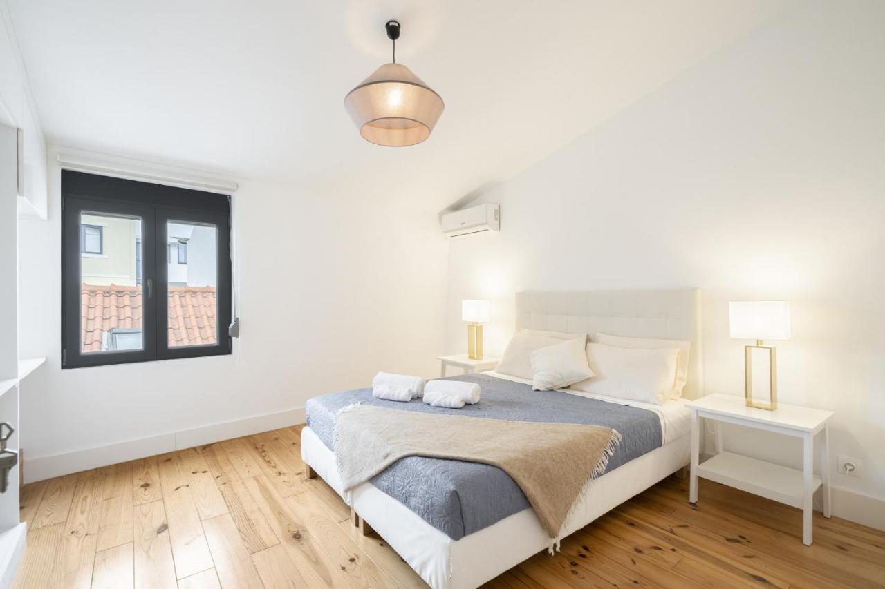 Warm And Cozy Parquet Flooring Apartment In Almada Bagian luar foto